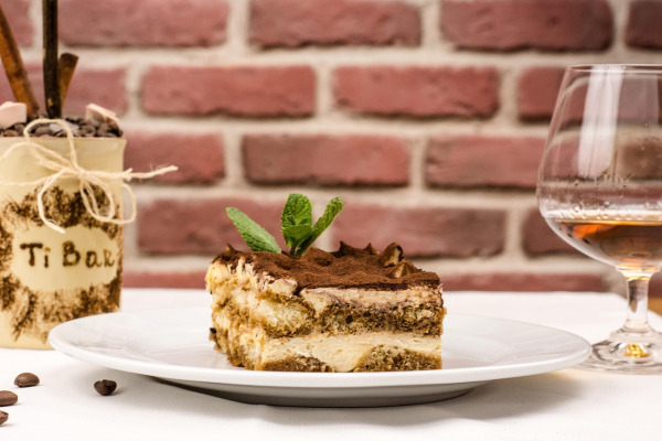 tiramisu dessert cocoa